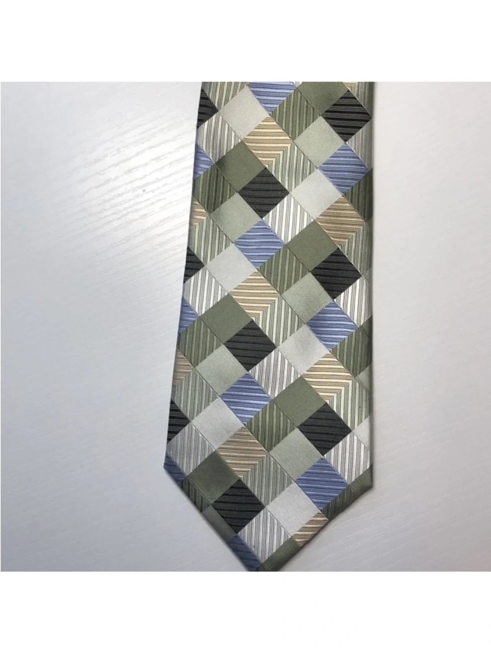 Geoffrey Beene Diamond Pattern Men’s Silk Tie EUC
